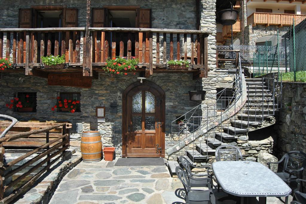 Casa Vacanza La Rocca Chiesa in Valmalenco Luaran gambar