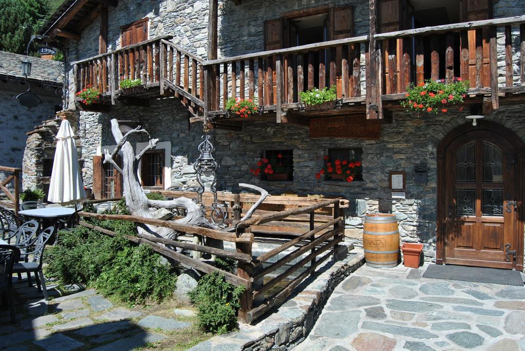 Casa Vacanza La Rocca Chiesa in Valmalenco Luaran gambar