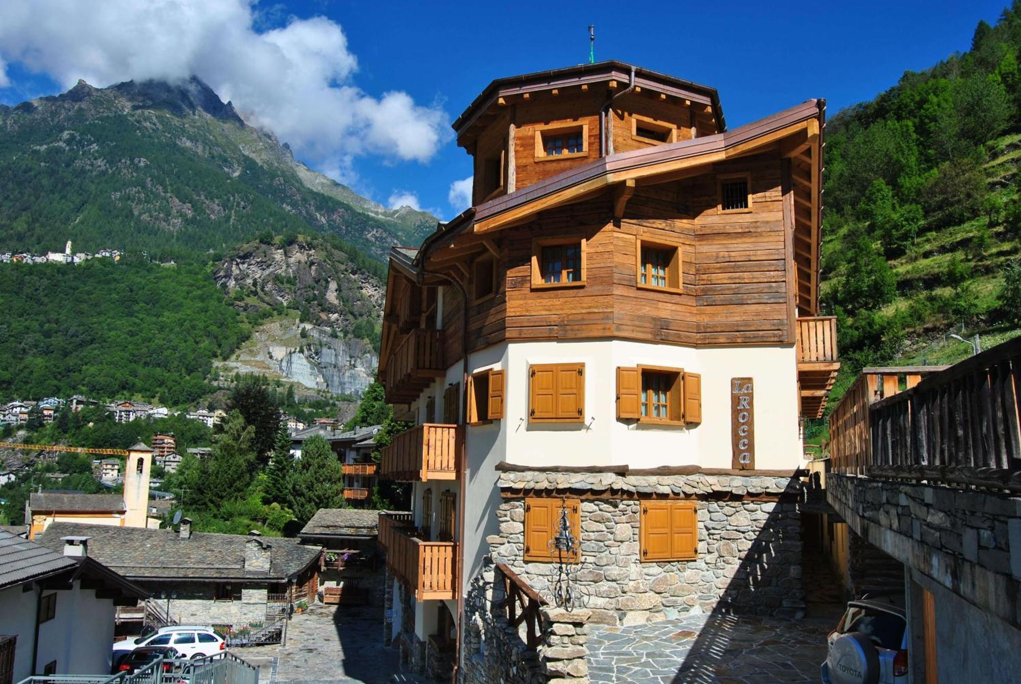 Casa Vacanza La Rocca Chiesa in Valmalenco Luaran gambar