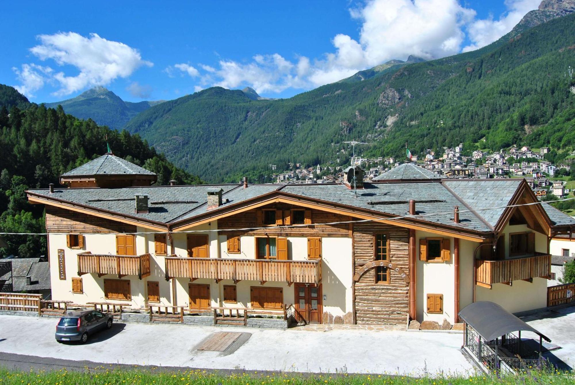 Casa Vacanza La Rocca Chiesa in Valmalenco Luaran gambar