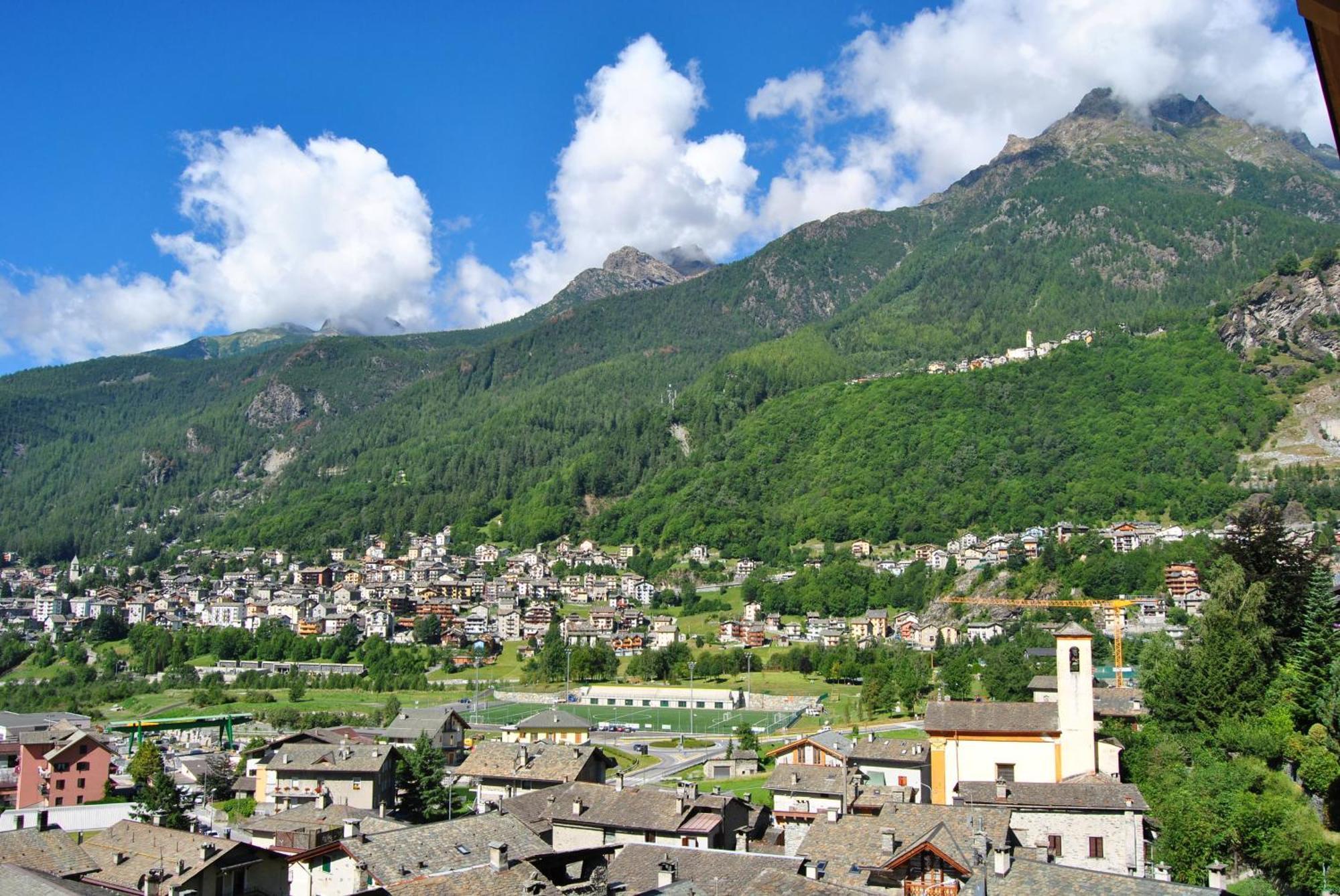 Casa Vacanza La Rocca Chiesa in Valmalenco Luaran gambar